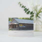 Old Abandoned Store Postcard ポストカード (スタンド正面)