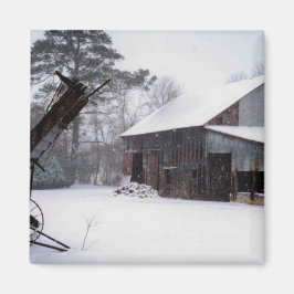 Old Barn in the Snow Rural Winter Photo マグネット