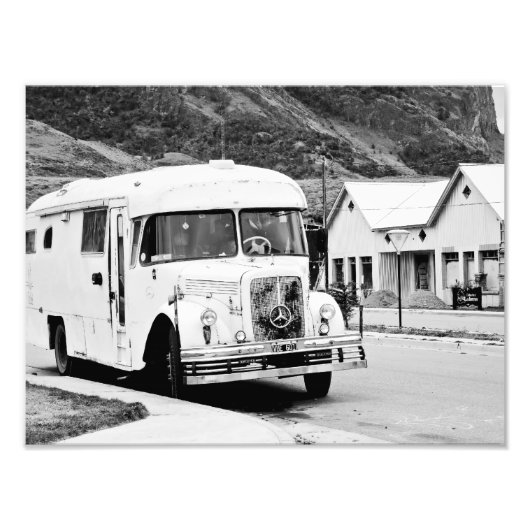 Old Bus in the street. フォトプリント (正面)