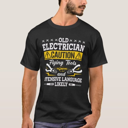 Old Electrician Caution Flying Tools And Offensive Tシャツ (正面)