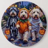 Old English Sheepdogs Trick-or-Treating Halloween  缶バッジ (正面)