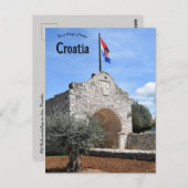 Old Gate and Flag in Nin Croatia ポストカード (正面/裏面)