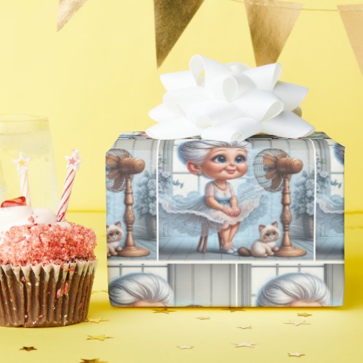 Old Lady Cooling Off In Front of a Retro Fan ラッピングペーパー (誕生日パーティー)