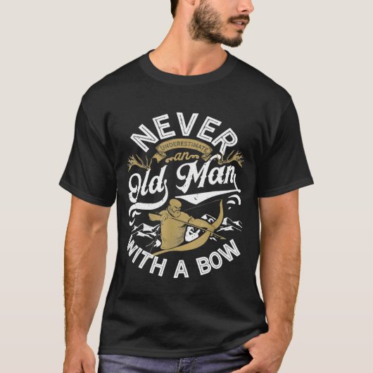 Old Man With A Bow Hunting Hunter Men Funny Tシャツ (正面)