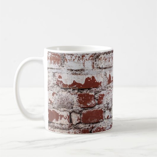 Old painted brick wall with peeling white paintwal コーヒーマグカップ (左)