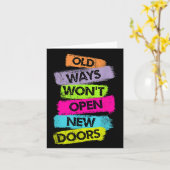Old Ways Won't Open New Doors Motivational Quotes カード (黄色い花)