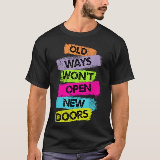 Old Ways Won't Open New Doors Motivational Quotes  Tシャツ (正面)