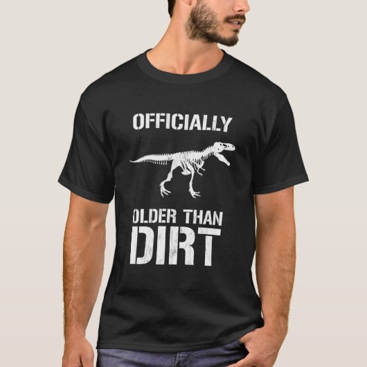 Older Than Dirt Novelty Tシャツ (正面)