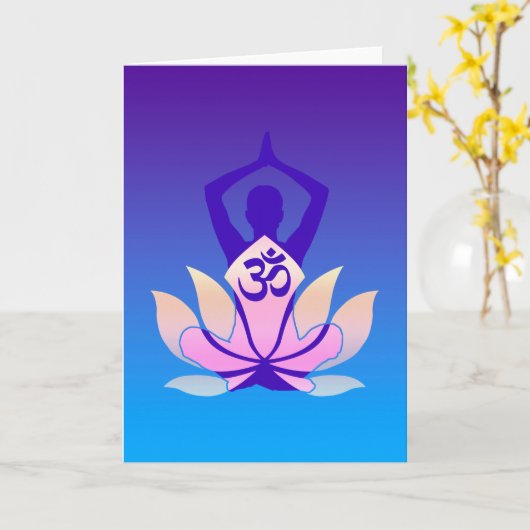 Omのはすヨガの姿勢の紫色の色相 カード (黄色い花)