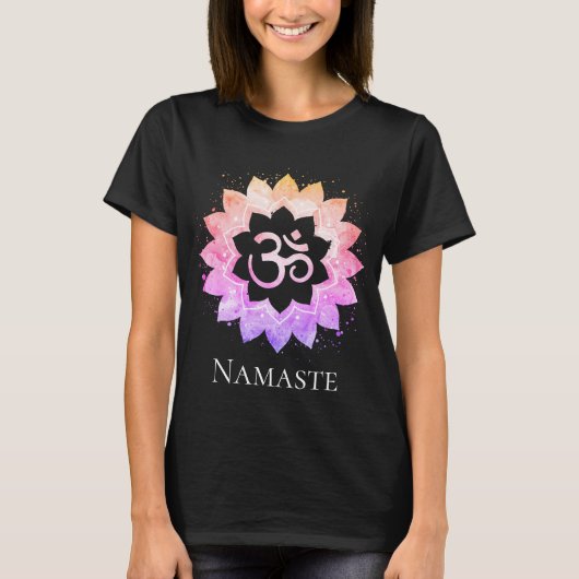 *~* OMのオウムの記号の精神的なはすの花の曼荼羅 Tシャツ (正面)