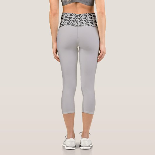 Omシンボルの名前ハイウェイストカプリレギンス カプリレギンス (裏面)