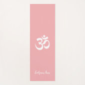 Omシンボルコーラルピンクパーソナライズされた色の名前祈りの言葉 ヨガマット (正面)