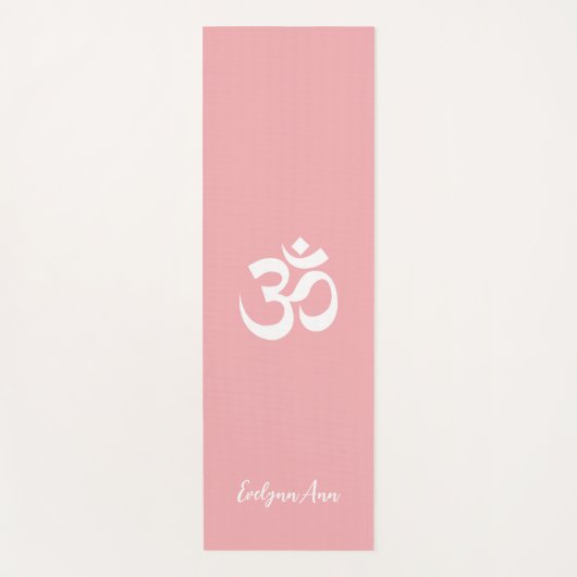 Omシンボルコーラルピンクパーソナライズされた色の名前祈りの言葉 ヨガマット (正面)