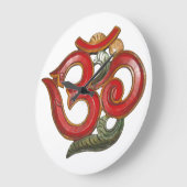 OM赤い緑の時計 – 平和と瞑想のための時間 ラージ壁時計 (傾斜)