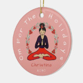 'Om For The Holidays' Yogi Ornament セラミックオーナメント (左)