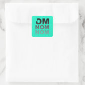 Om Nom Nom – 食べ物を愛するお気に入りの人、グレーとティール(緑がかった色) スクエアシール (バッグ)