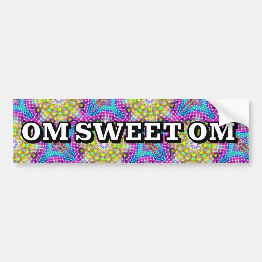 OM SWEET OM バンパーステッカー (正面)