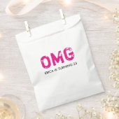 OMGそれはあなたの誕生日トリートお願いバッグ – ホットピンク フェイバーバッグ (クリップ留めされた状態)