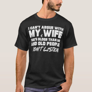 ON Back I Cant Argue with My Wife Shes Older Than  Tシャツ