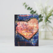 On Blue a Pink Heart Mixed Media Collage ポストカード (スタンド正面)