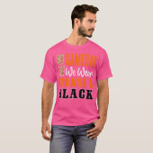 On Gameday Football We Wear Orange And Black Schoo Tシャツ (正面フル)