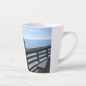 On Newport Pier, Newportビーチ,カリフォルニア カフェラテマグ (右)