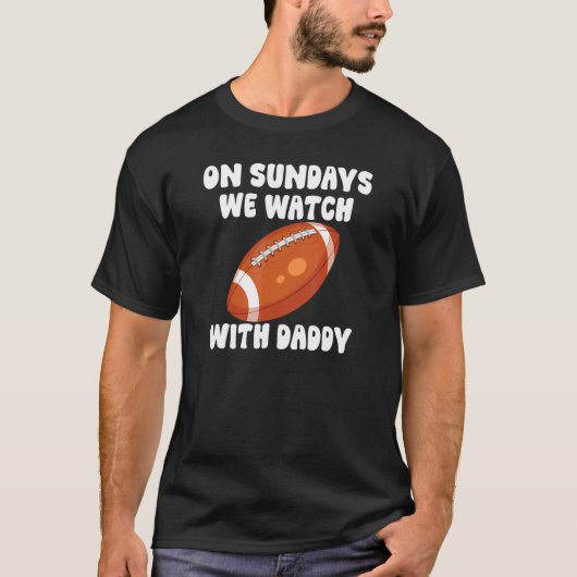 On Sundays We Watch With Daddy Football Family Kid Tシャツ (正面)