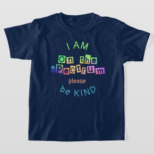 On the Spectrum Rainbow Navy Blue Autism Awareness Tシャツ (レイダウン)