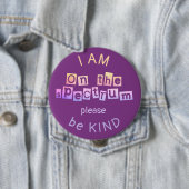 On the Spectrum Rainbow & Purple Autism Awareness 缶バッジ (インサイチュ)