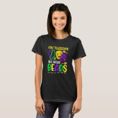 On Tuesday We Wear Beads Mardy Gras Celebrations p Tシャツ (正面フル)