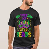 On Tuesday We Wear Beads Mardy Gras Celebrations p Tシャツ (正面)