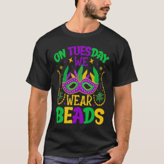 On Tuesday We Wear Beads Mardy Gras Celebrations p Tシャツ