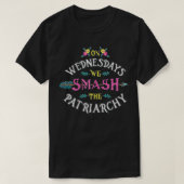 On Wednesdays We Smash he Patriarchy  Feminist  Tシャツ (デザイン正面)