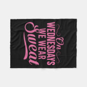 On Wednesdays We Wear Sweat Funny Workout Motivati フリースブランケット (正面(横))