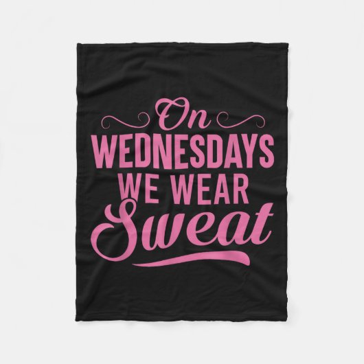 On Wednesdays We Wear Sweat Funny Workout Motivati フリースブランケット (正面)