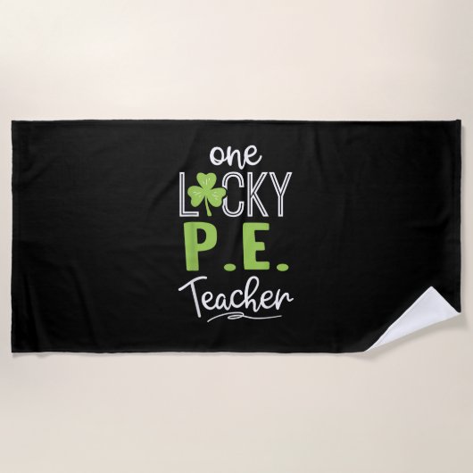 One おもしろい Lucky P.E. Teacher ShirtSt patricks day ビーチタオル (正面)