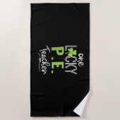 One おもしろい Lucky P.E. Teacher ShirtSt patricks day ビーチタオル (正面)