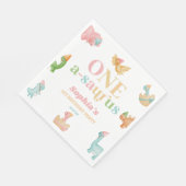 One A-Saurus恐竜の最初の誕生日パーティー スタンダードランチョンナプキン (角)