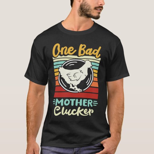 One Bad Mother Clucker Novel Chicken Tシャツ (正面)