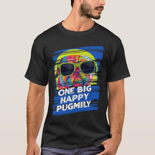 One Big Happy Pugmily  Pug Humor Dutch Bulldog Dog Tシャツ (正面)