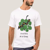 One Bite at a Time Worm T-Shirt Tシャツ (正面)