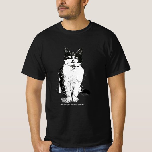 One Cat Leads to another Tシャツ (正面)