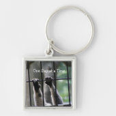 「One Day at a Time」、やる気を起こさせる引用文 キーホルダー (正面)