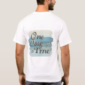 One Day at a Time やる気を起こさせる引用文Tシャツ Tシャツ (裏面)