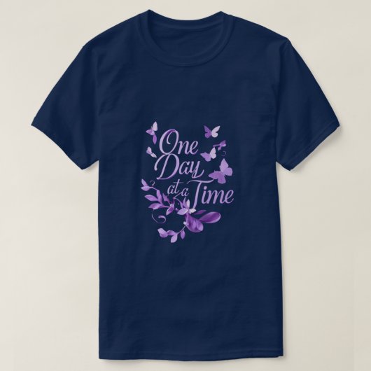 One Day at a Time Inspirational T-Shirt – Hope & H Tシャツ (デザイン正面)