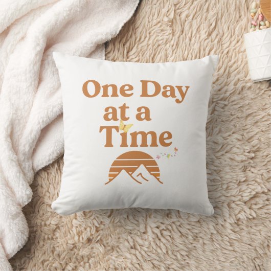 One Day at a Time Throw Pillow クッション (ブランケット)