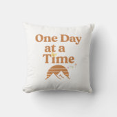 One Day at a Time Throw Pillow クッション (正面)