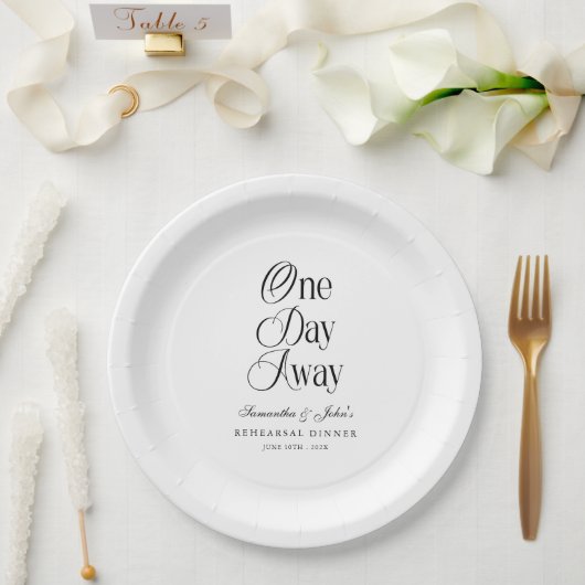 One Day Away Modern Elegant Rehearsal Dinner  ペーパープレート (ウェディング)