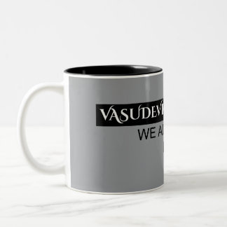 "One Earth. One Spirit. One Family." ツートーンマグカップ