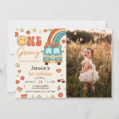 One Groovyレトロレインボー1st誕生日パーティー写真 招待状 (正面)